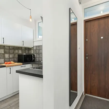 Piastowska Cozy With View By Renters Apartament
